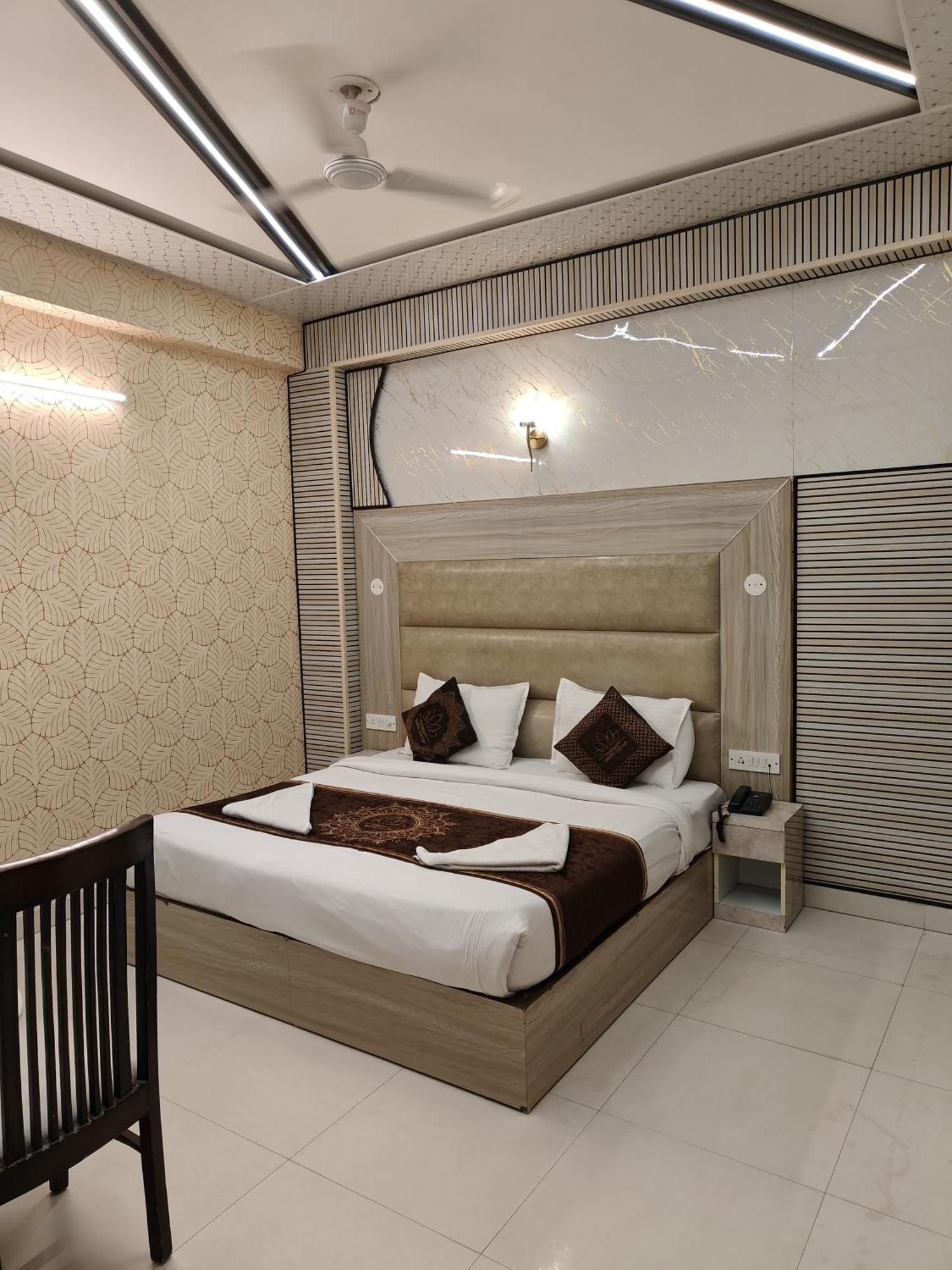 Hotel Smart Plaza Ню Делхи Екстериор снимка