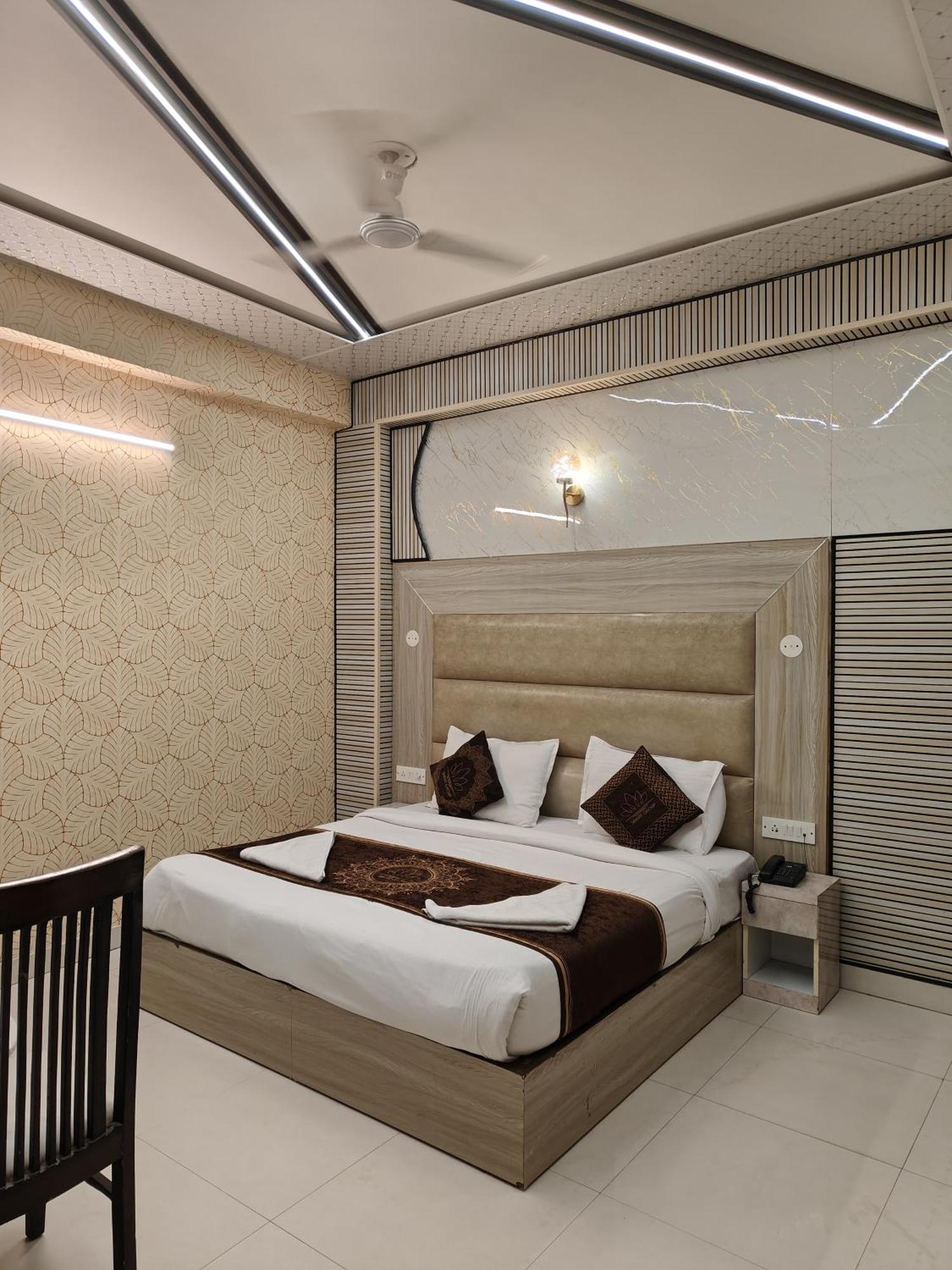 Hotel Smart Plaza Ню Делхи Екстериор снимка