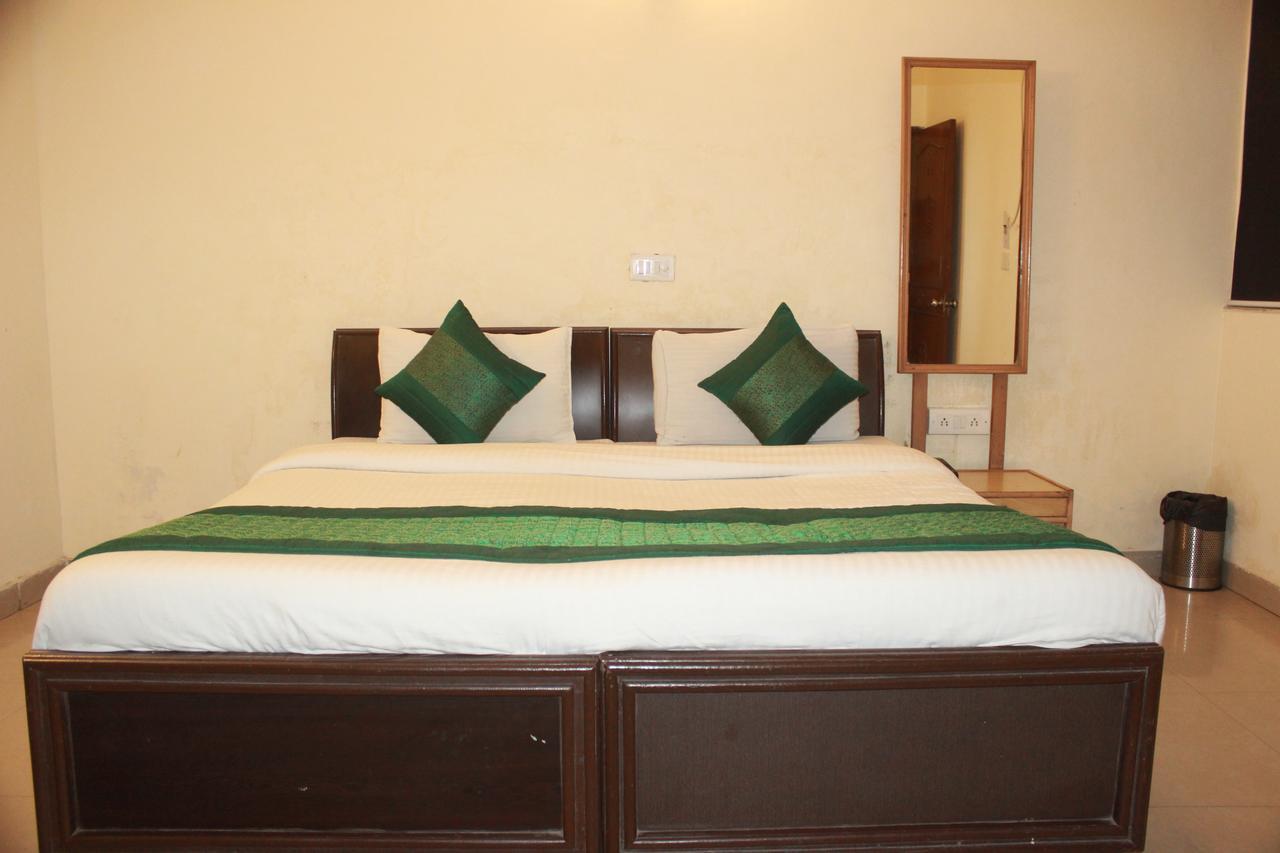 Hotel Smart Plaza Ню Делхи Екстериор снимка