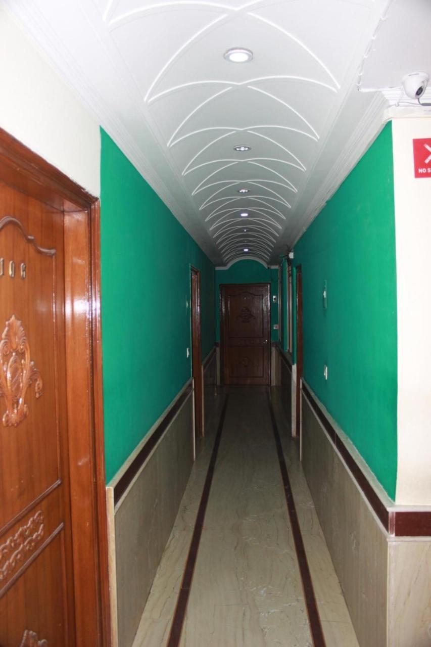 Hotel Smart Plaza Ню Делхи Екстериор снимка