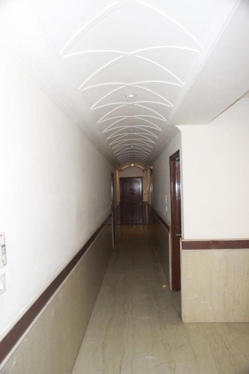 Hotel Smart Plaza Ню Делхи Екстериор снимка